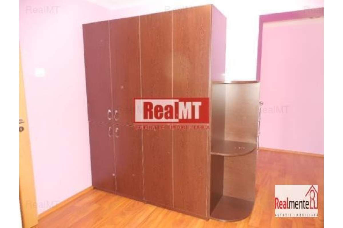 Apartament in vila, zona linistita