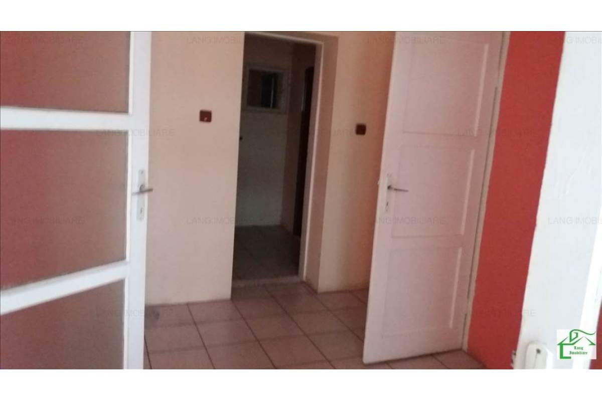  Apartament in zona Ultracentrala , pretabil pentru birouri