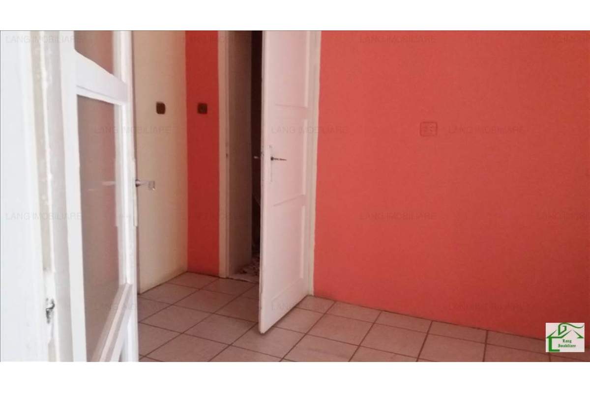  Apartament in zona Ultracentrala , pretabil pentru birouri