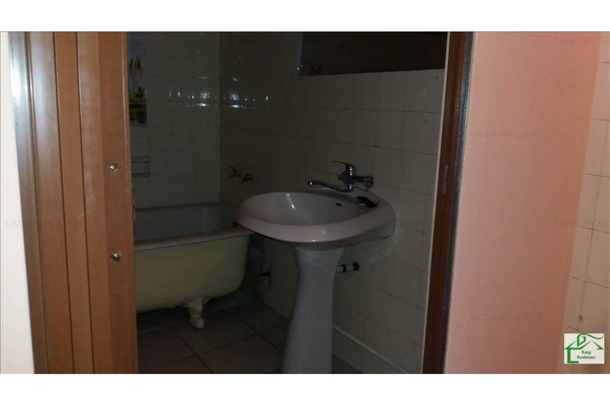  Apartament in zona Ultracentrala , pretabil pentru birouri