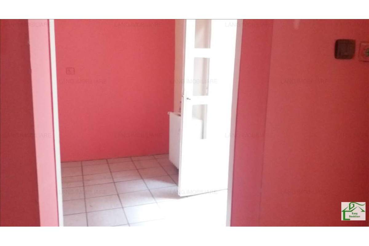  Apartament in zona Ultracentrala , pretabil pentru birouri