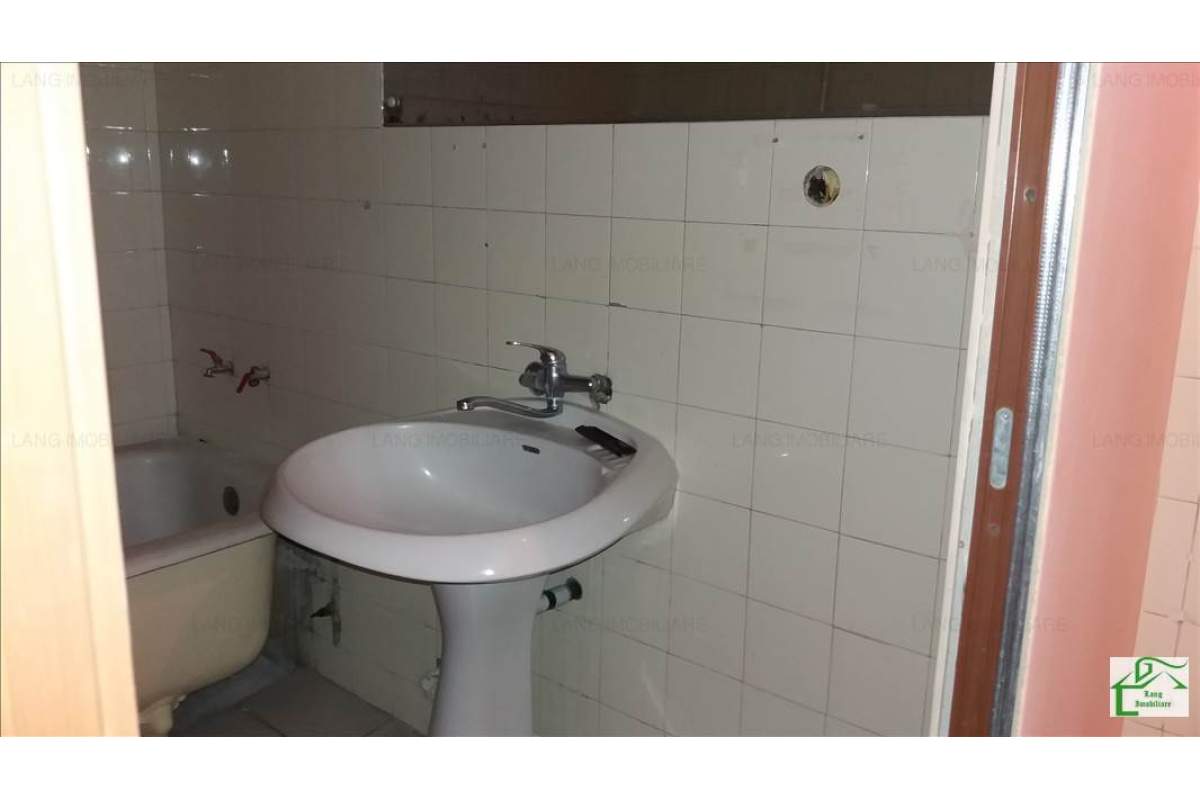  Apartament in zona Ultracentrala , pretabil pentru birouri