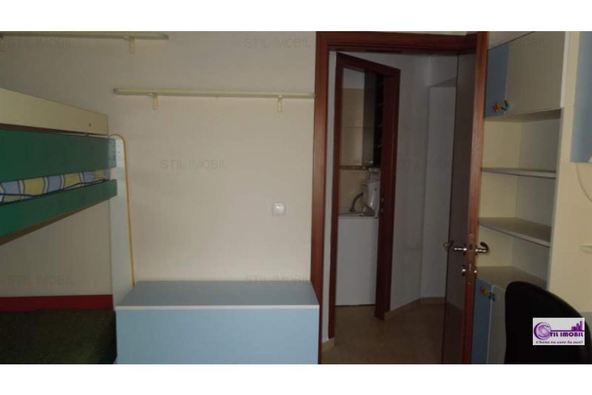 Apartament trei camere Centru Civic 450 euro