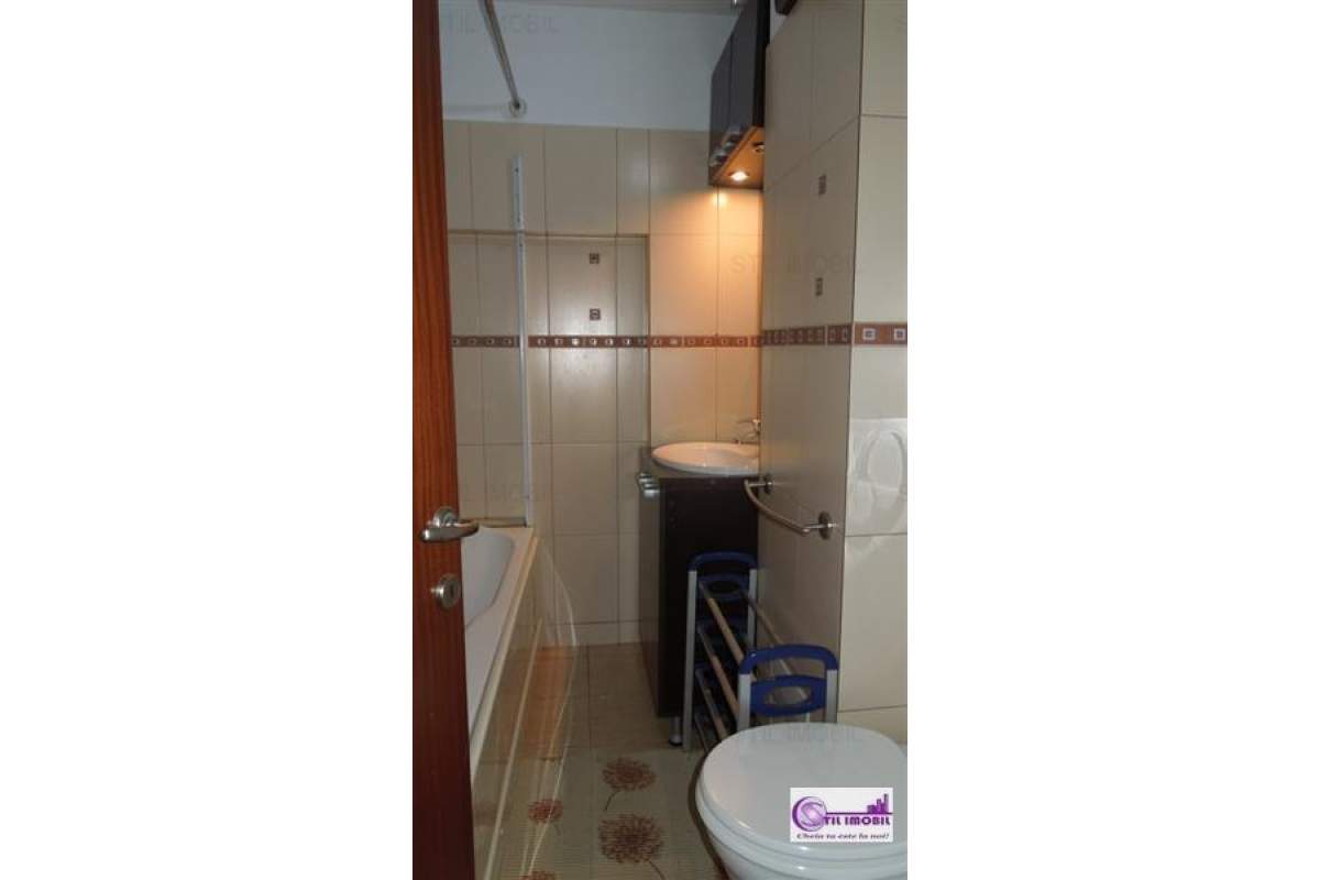 Apartament trei camere Centru Civic 450 euro