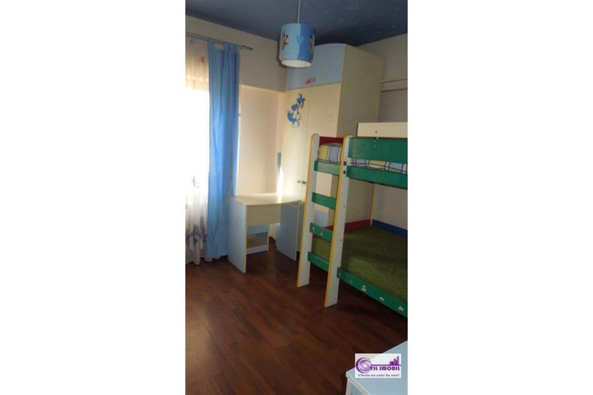 Apartament trei camere Centru Civic 450 euro