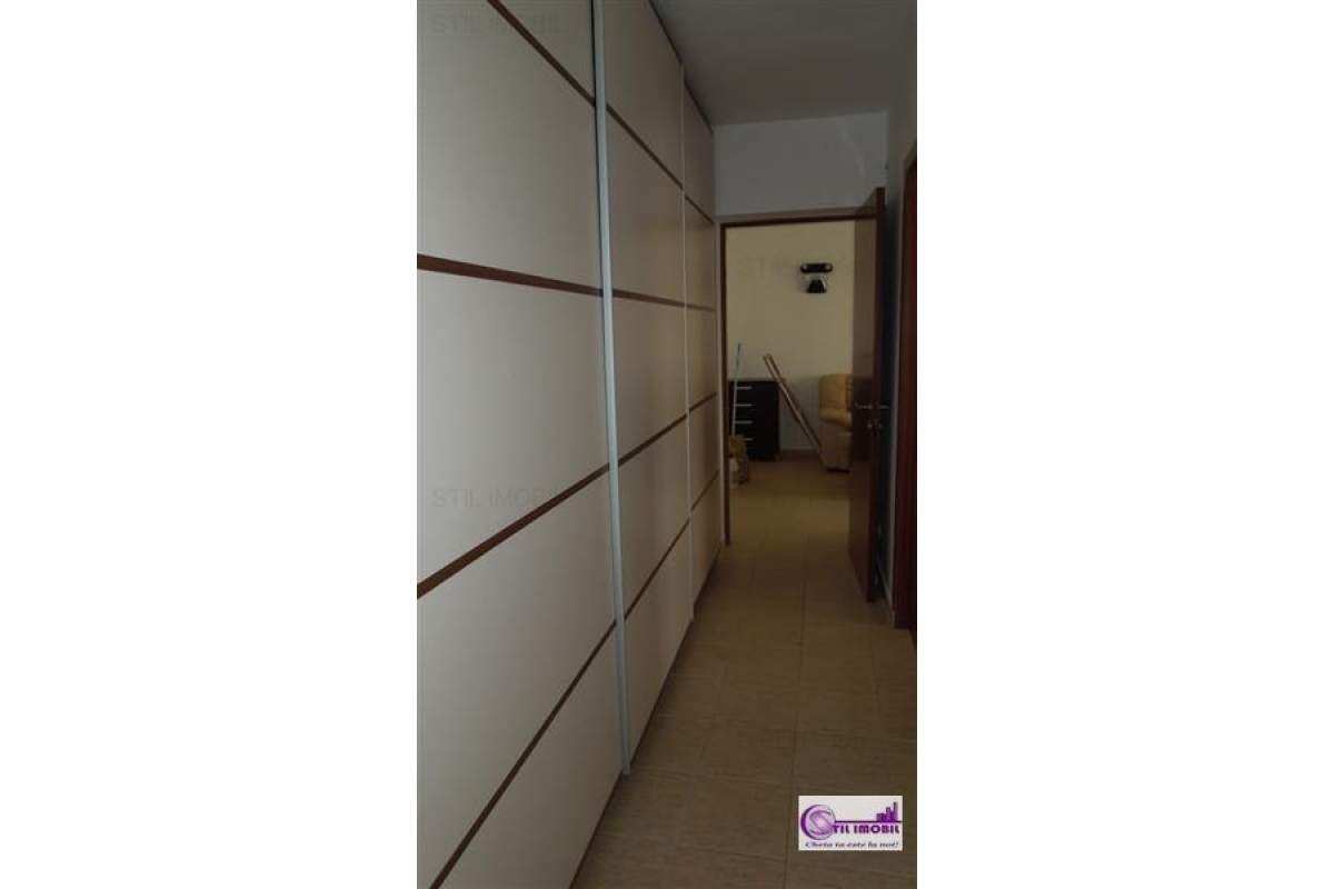Apartament trei camere Centru Civic 450 euro