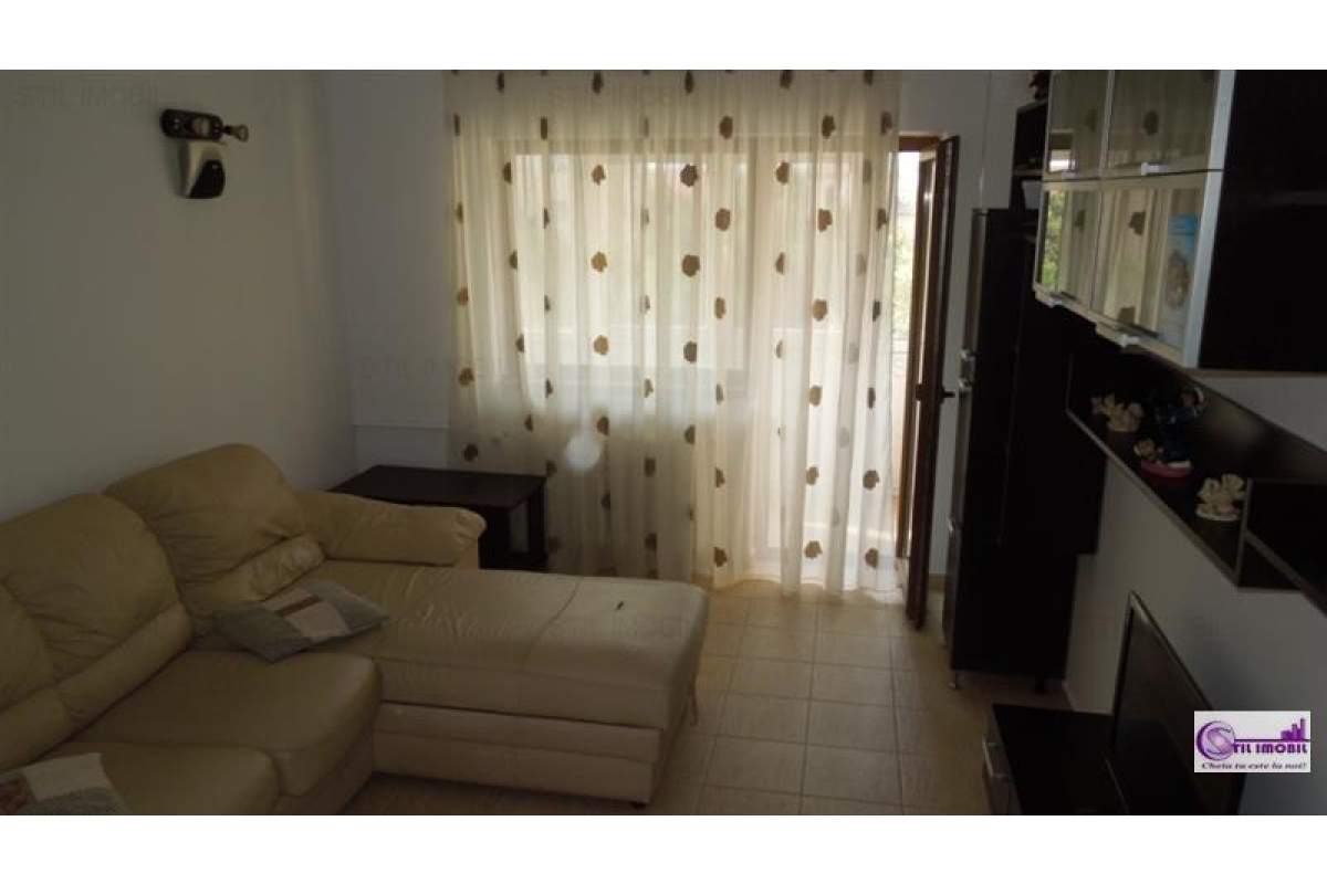 Apartament trei camere Centru Civic 450 euro
