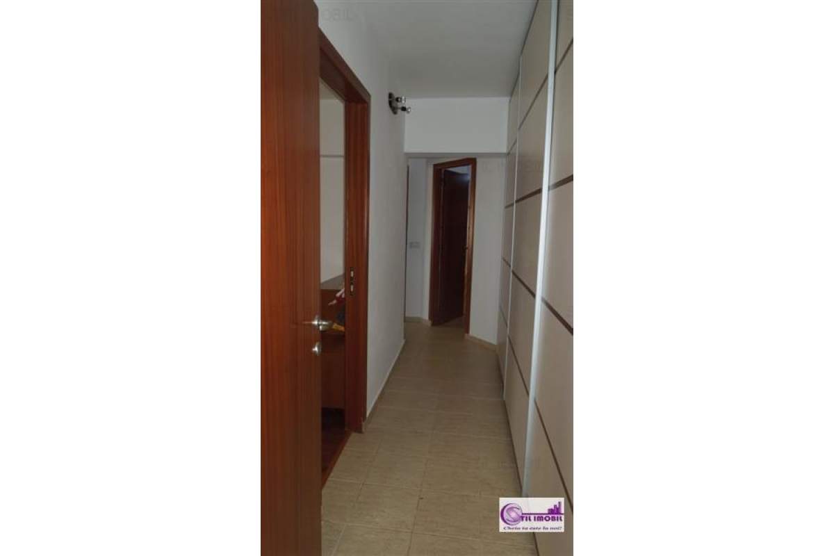 Apartament trei camere Centru Civic 450 euro