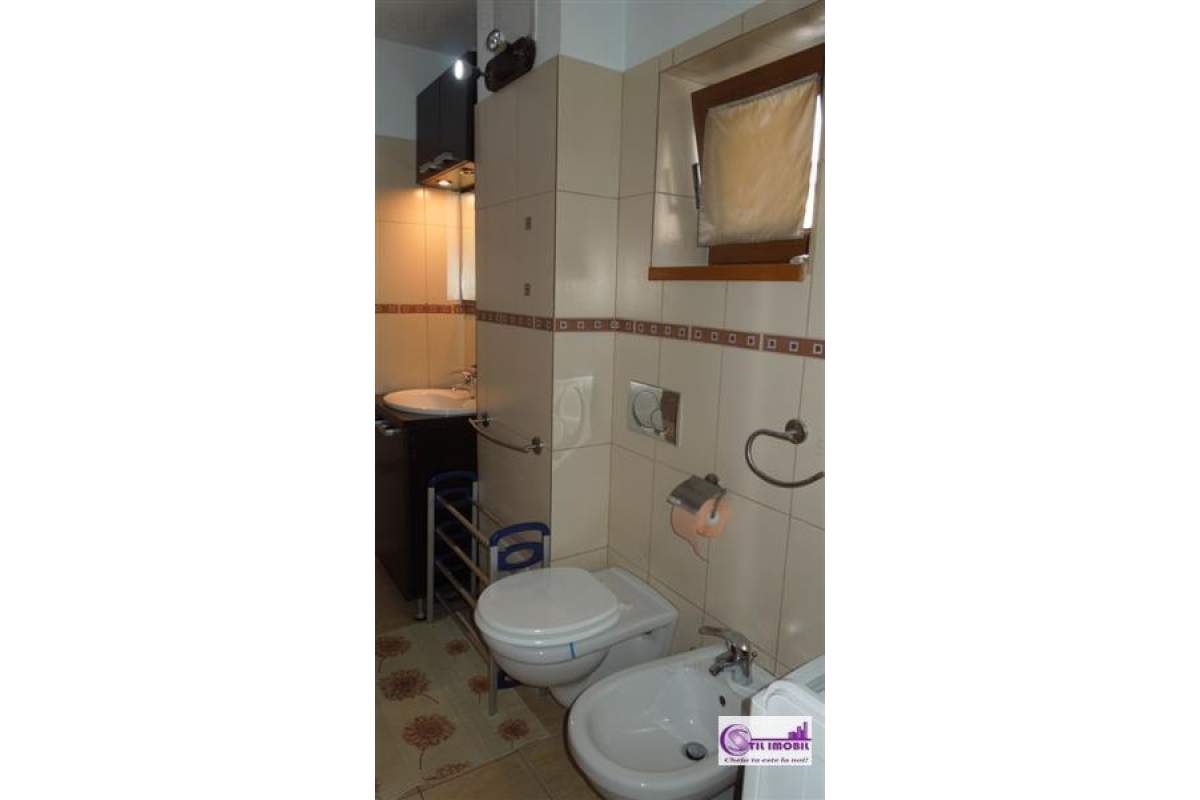 Apartament trei camere Centru Civic 450 euro