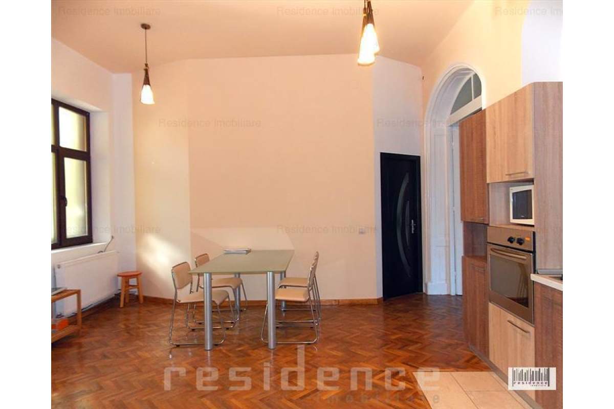  Casa 3 camere, zona semicentrala, Horea + Curte proprie si Garaj