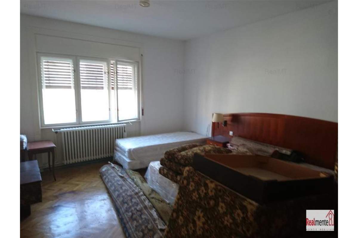 Casa 3 camere,Centru