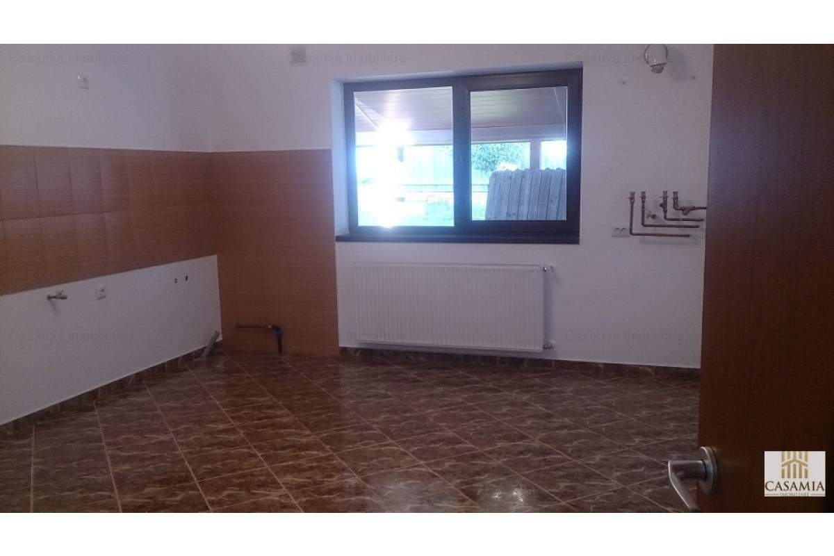 Casa, 4 camere, Bucium - zona Plopii fara Sot, inchiriere, cod410