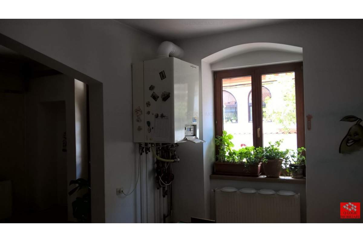  Casa 6 camere pe 2 niveluri, renovata zona Piata Unirii