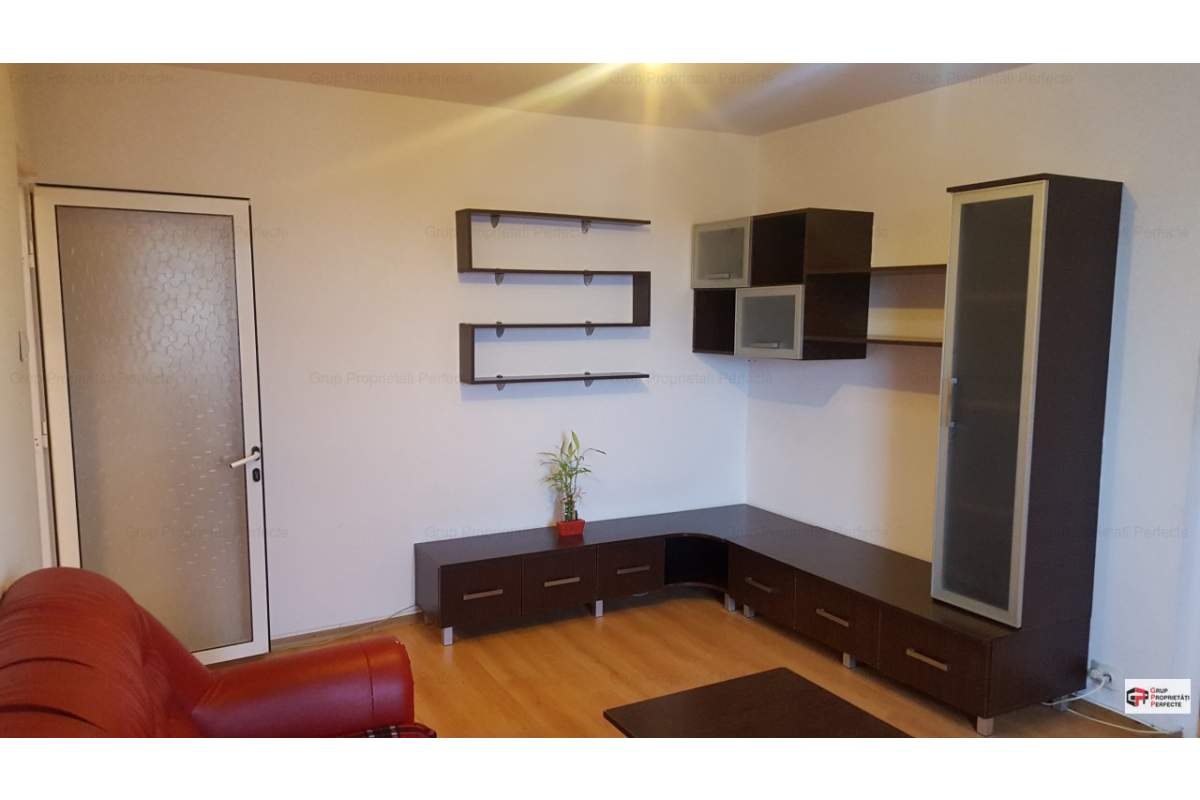 Casa De Cultura, apartament 2 camere stradal