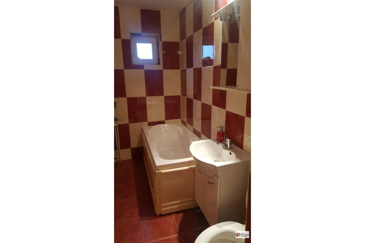 Casa De Cultura, apartament 2 camere stradal