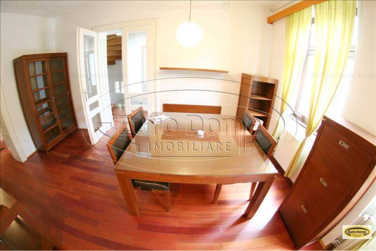 Casa singur in curte in Centrul Civic (zona Spitalului Sf. Constantin)