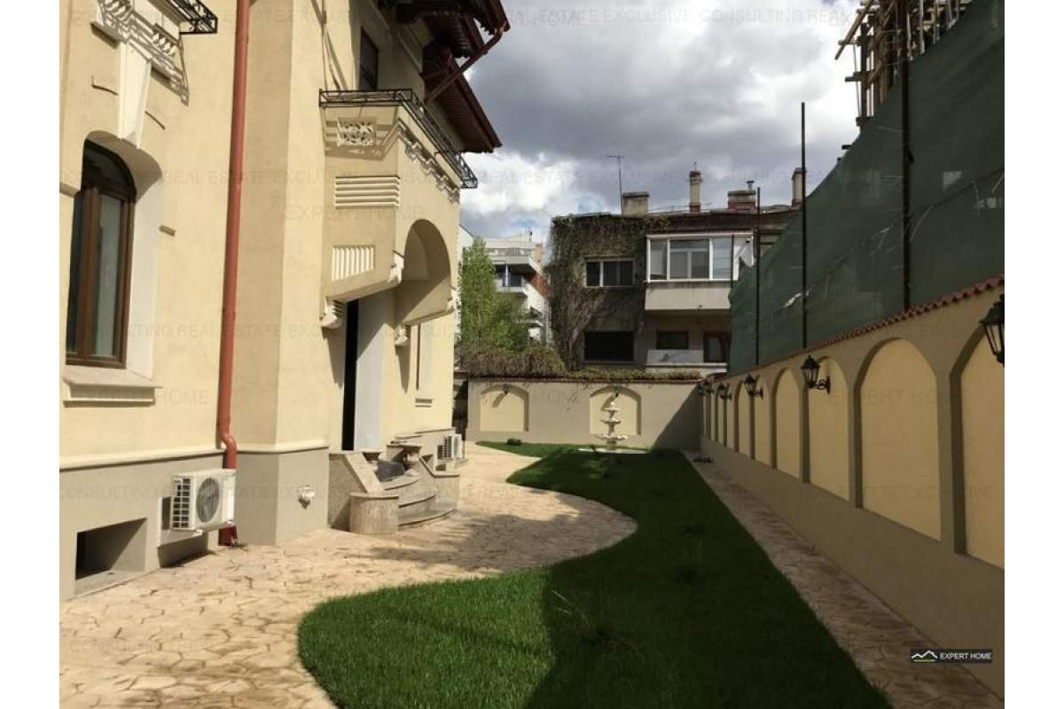 Casa / Vila cu 14 camere de inchiriat in zona Capitale