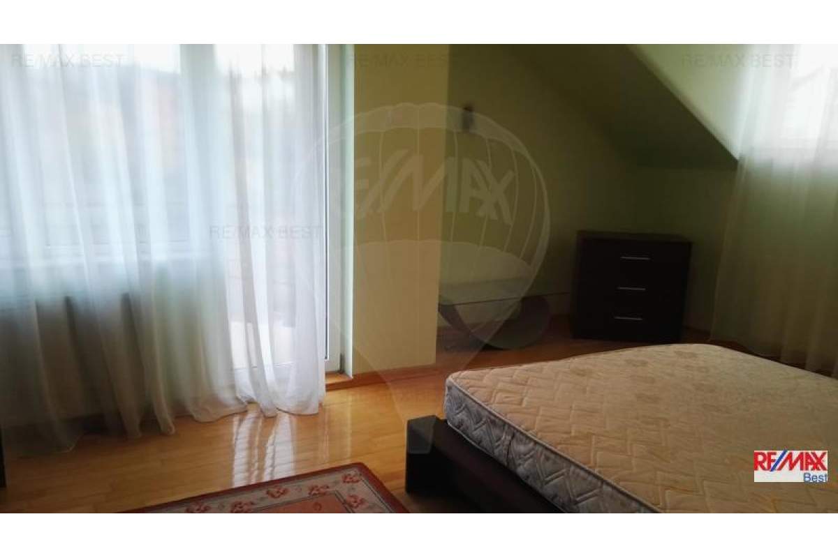  Casa / Vila cu 8 camere in zona Andrei Muresanu, vanzare/inchiriere