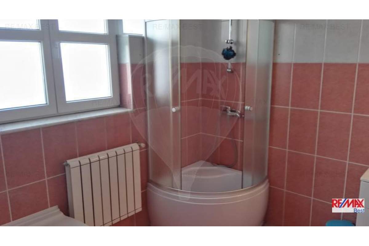  Casa / Vila cu 8 camere in zona Andrei Muresanu, vanzare/inchiriere