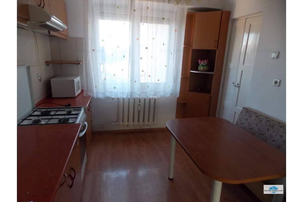 chirie 3 camere ultracentral oradea