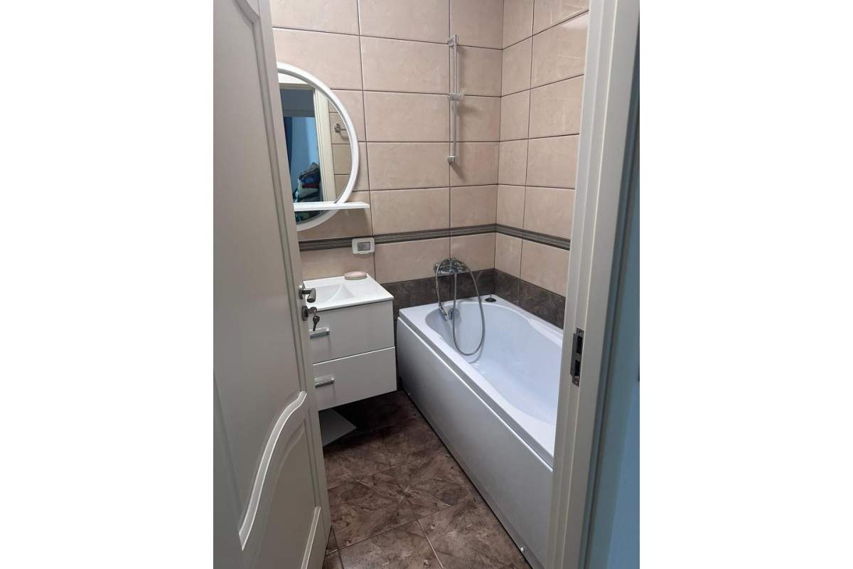 Chirie apartament 3 camere modern, 56 mp, Pacurari, parcare si boxa incluse