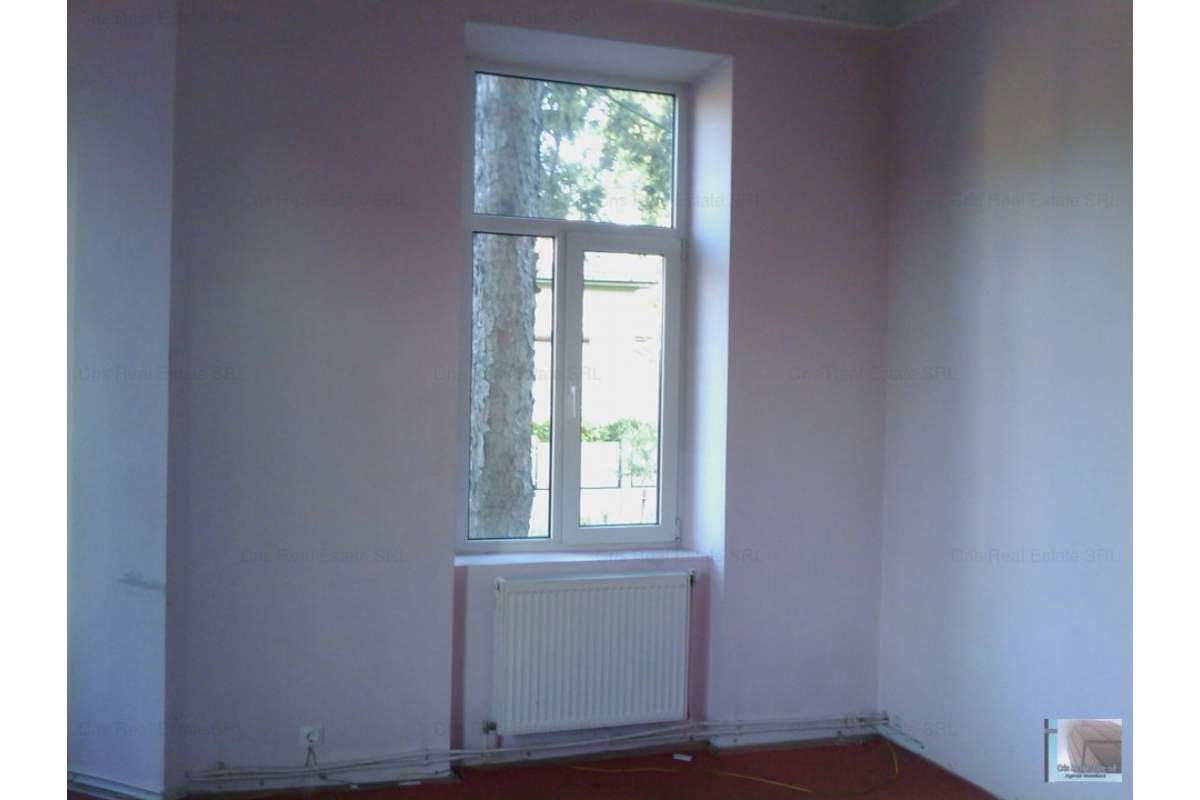 CHIRIE apartament la parter in CASA zona Lic.Economic pt.birouri, sediu firma
