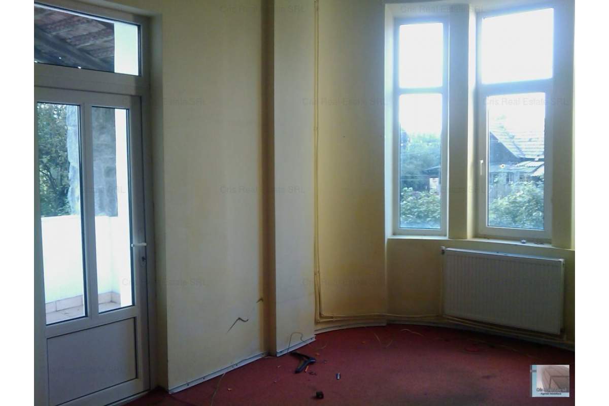 CHIRIE apartament la parter in CASA zona Lic.Economic pt.birouri, sediu firma
