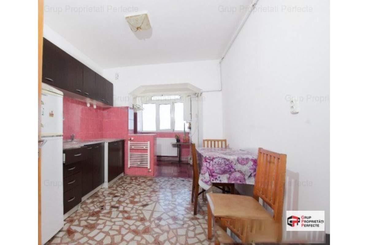 Constanta, Faleza Nord, 3 camere, Decomandat, Vede la mare, Lux