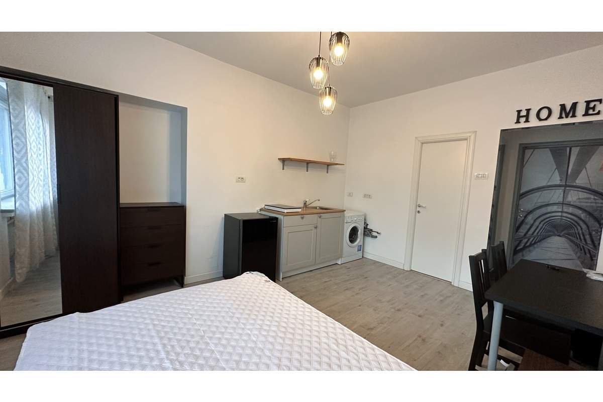 Dacia-Eminescu-Pizza Hut Mosilor bloc tip vila gars. mob.contract Anaf 350 Euro