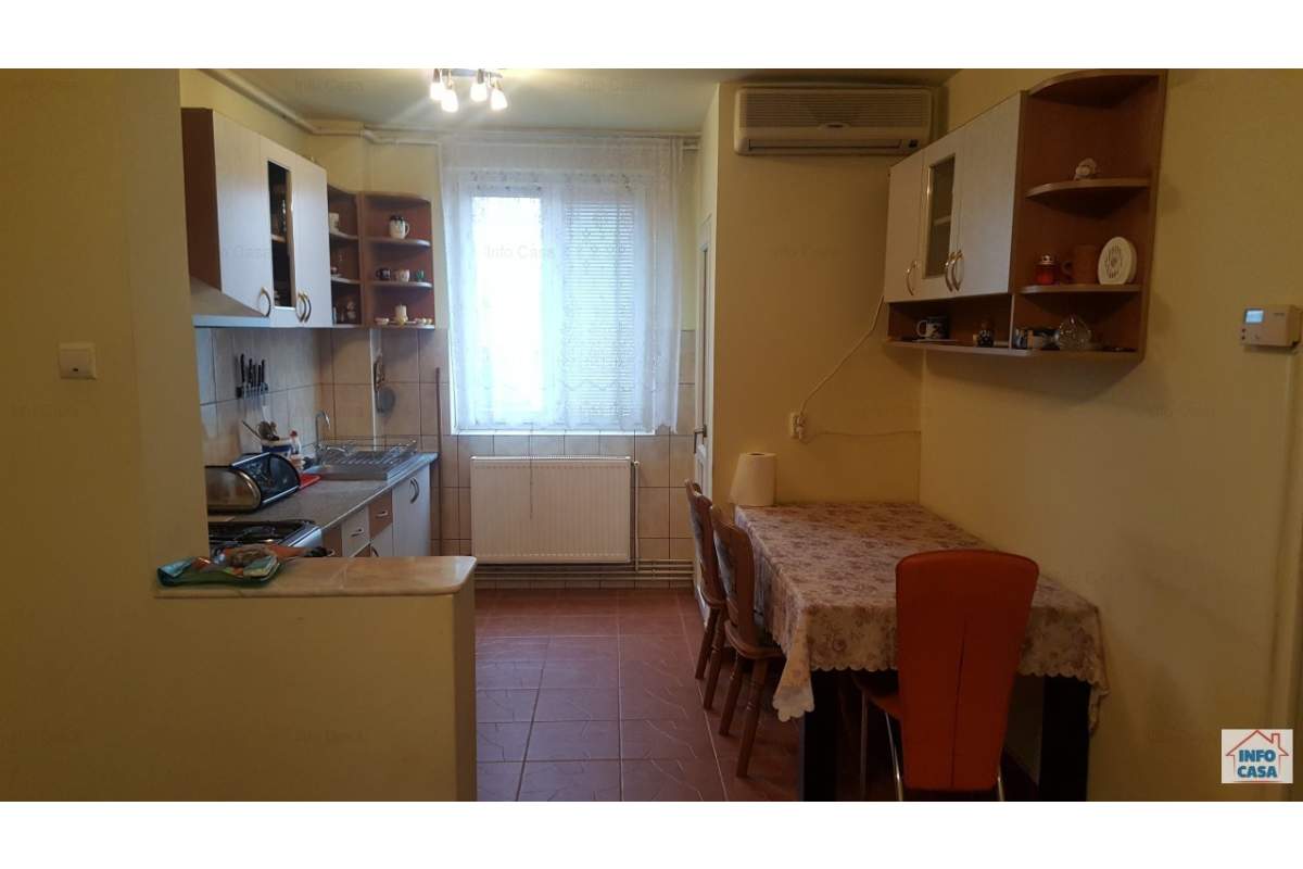 De inchiriat 4 camere
