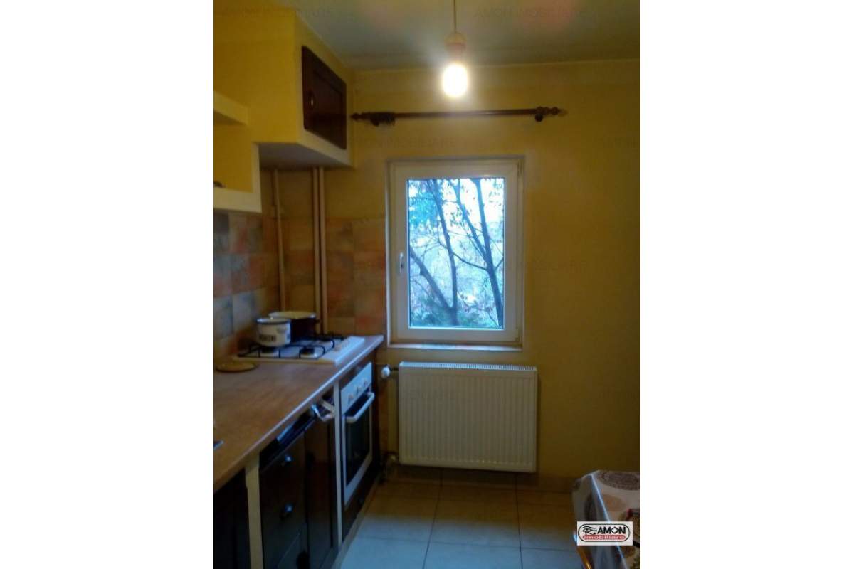 De inchiriat apartament 3 camere zona Confectii
