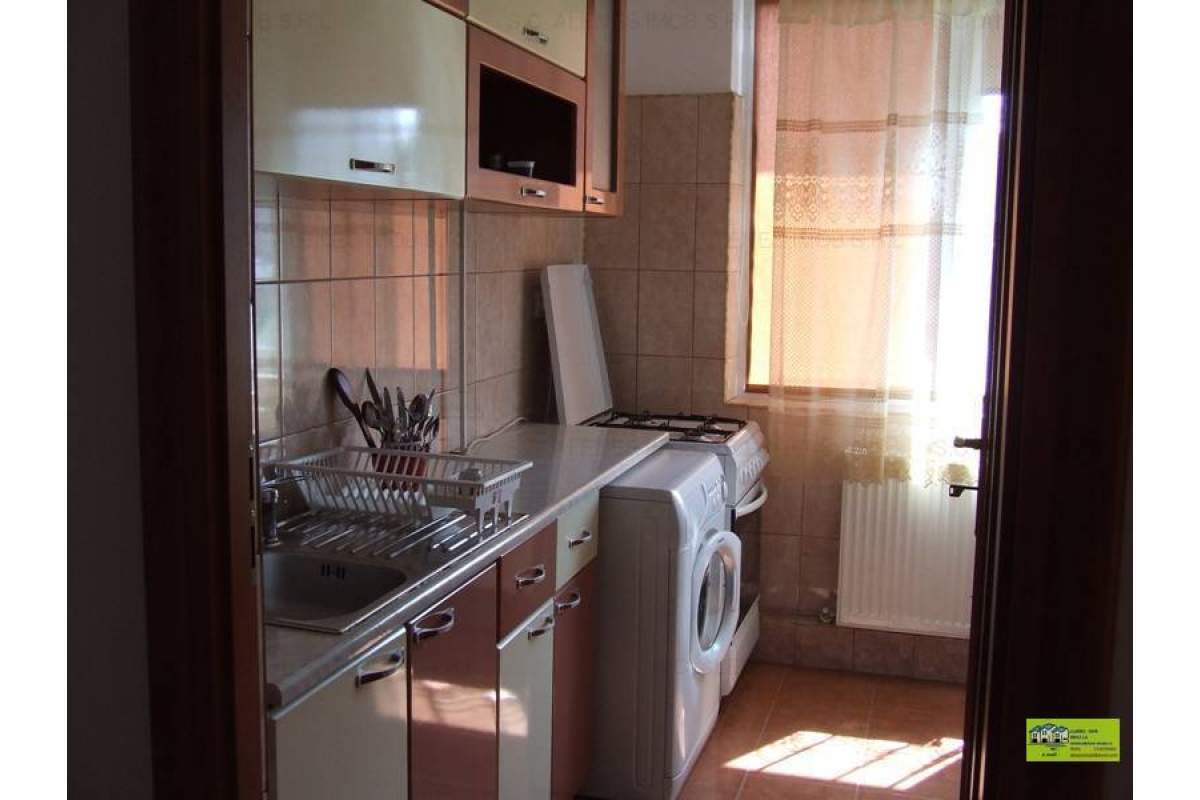  de inchiriat apartament 3 camere,mobilat lux,zona ultracentrala(Hristo Botev)