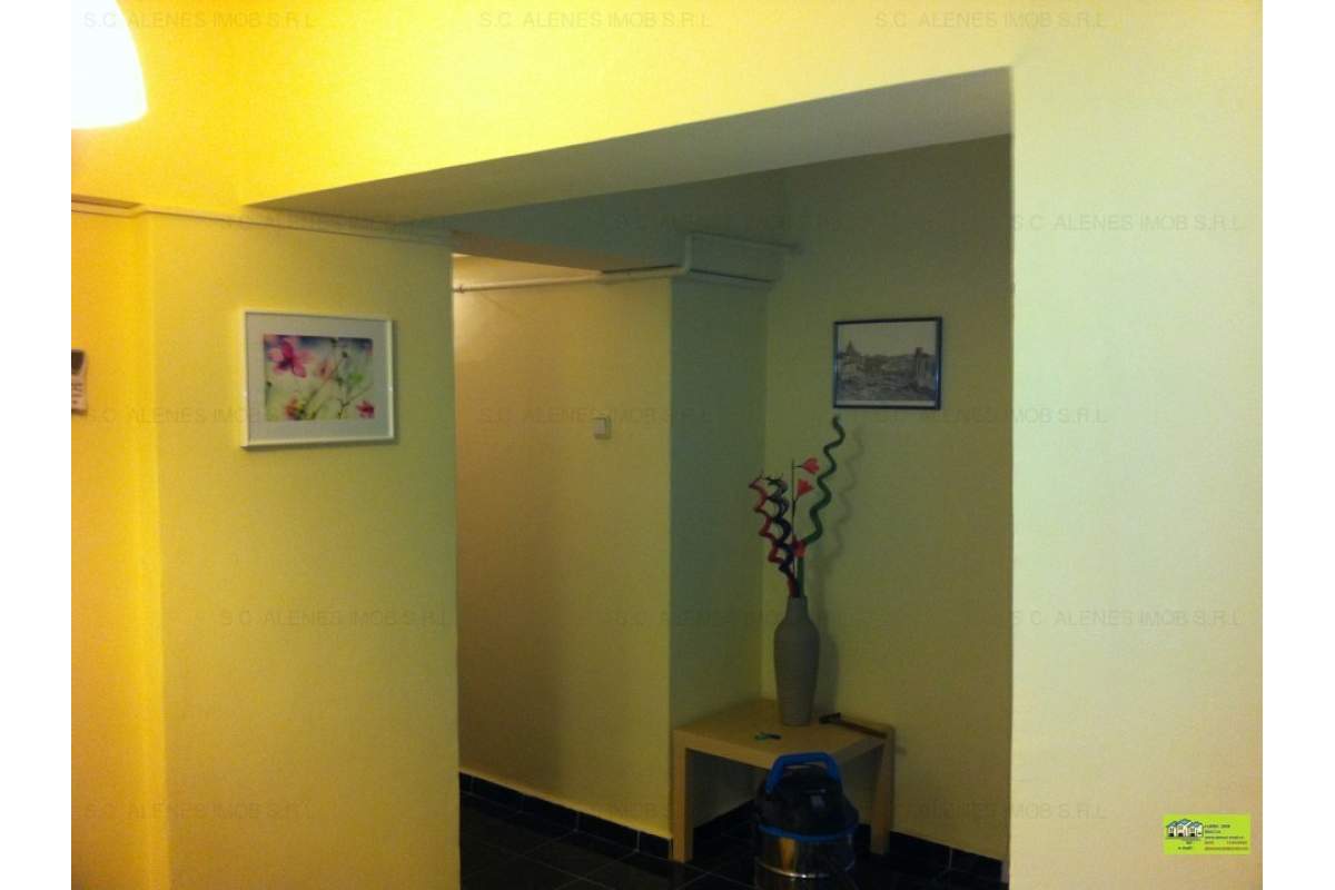 De inchiriat apartament 3 camere,renovat si utilat totul nou,zona ultracentrala