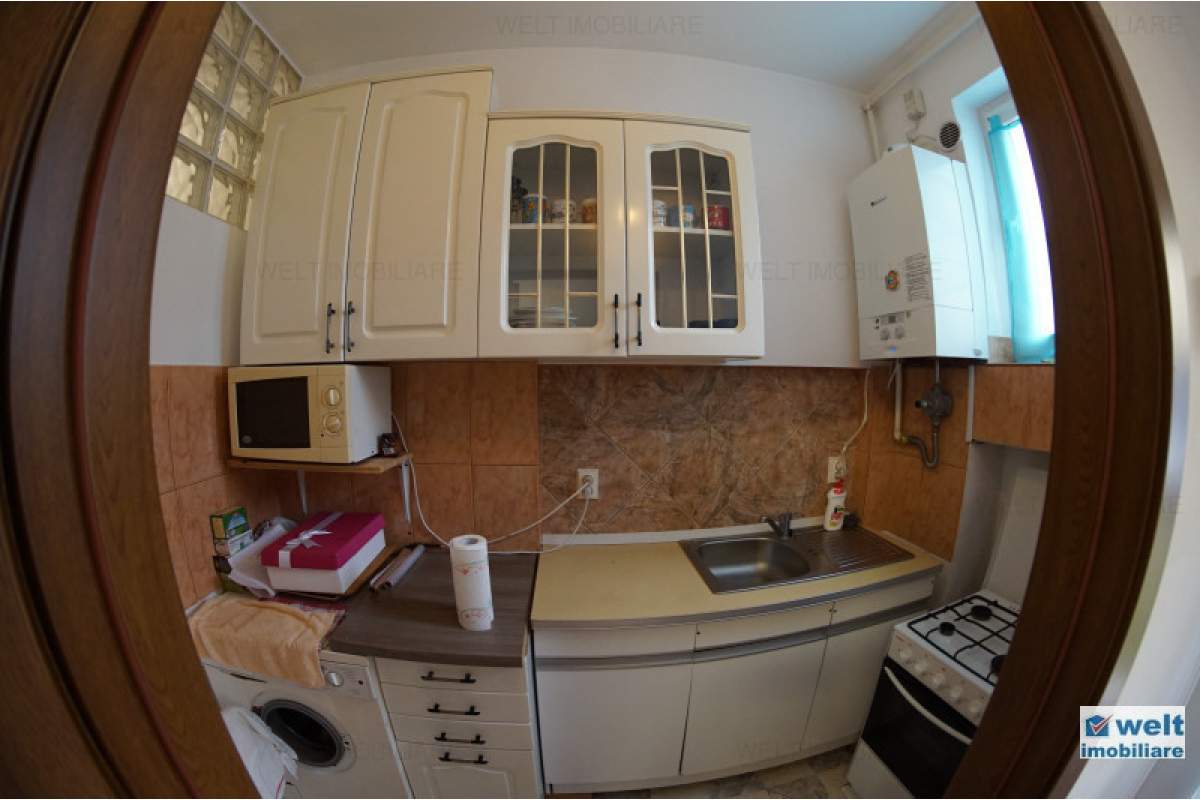  DE INCHIRIAT! Apartament la curte comuna, 2 camere, 40mp utili, zona Centrala!