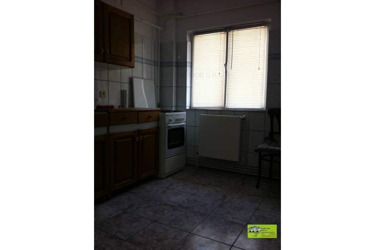 de inchiriat apartament o camera zona centrala mobilat complet