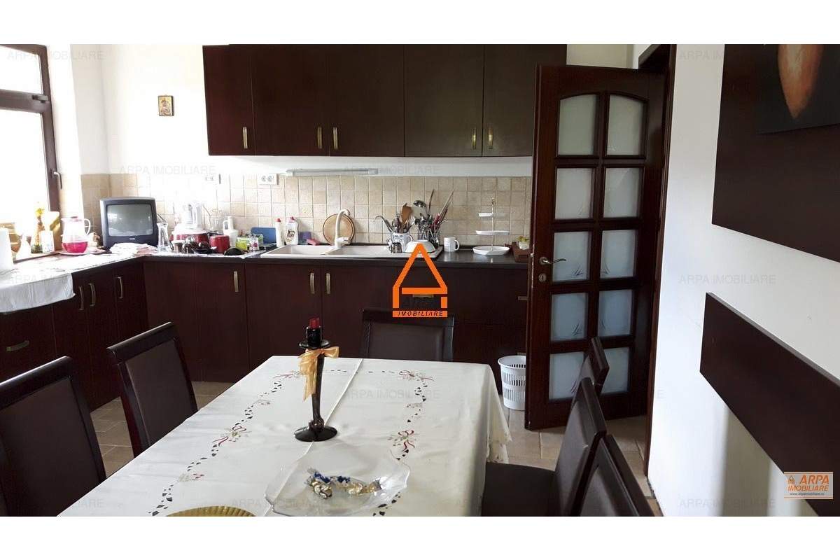De inchiriat – Vila / Casa – 300 mp , 2500 mp teren – Bucium
