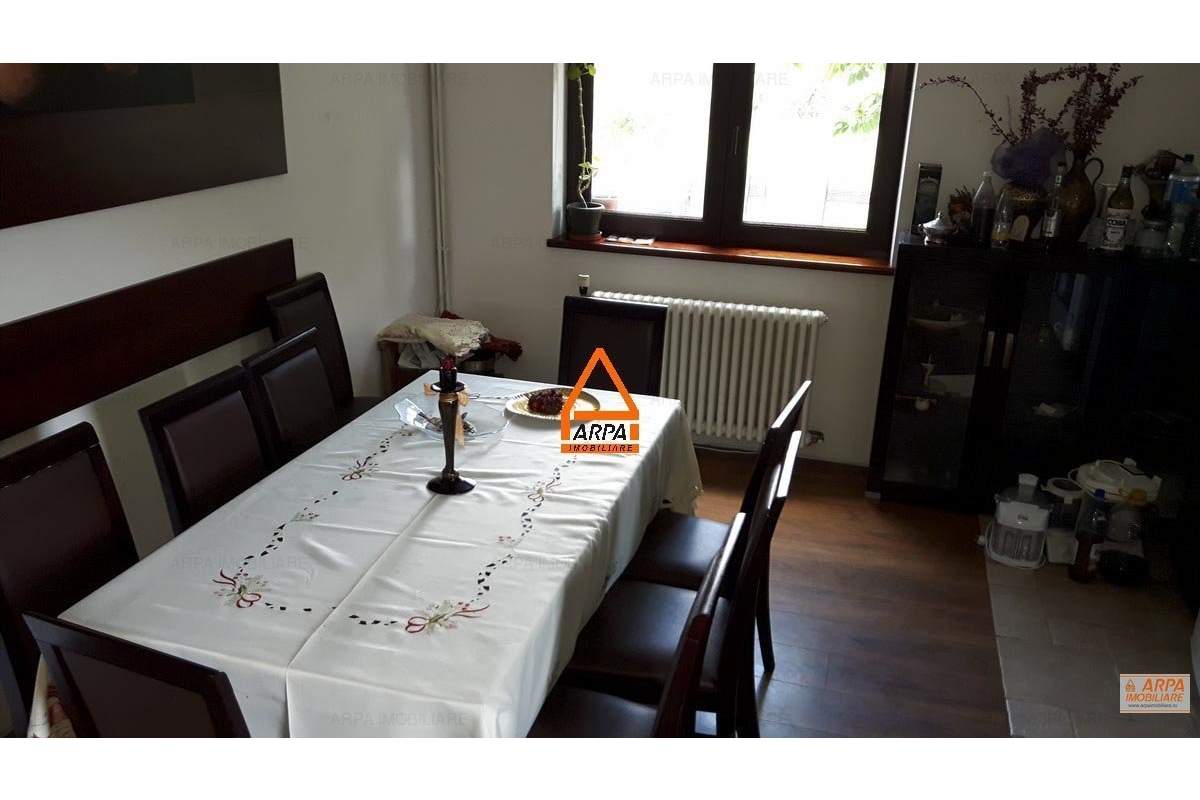 De inchiriat – Vila / Casa – 300 mp , 2500 mp teren – Bucium