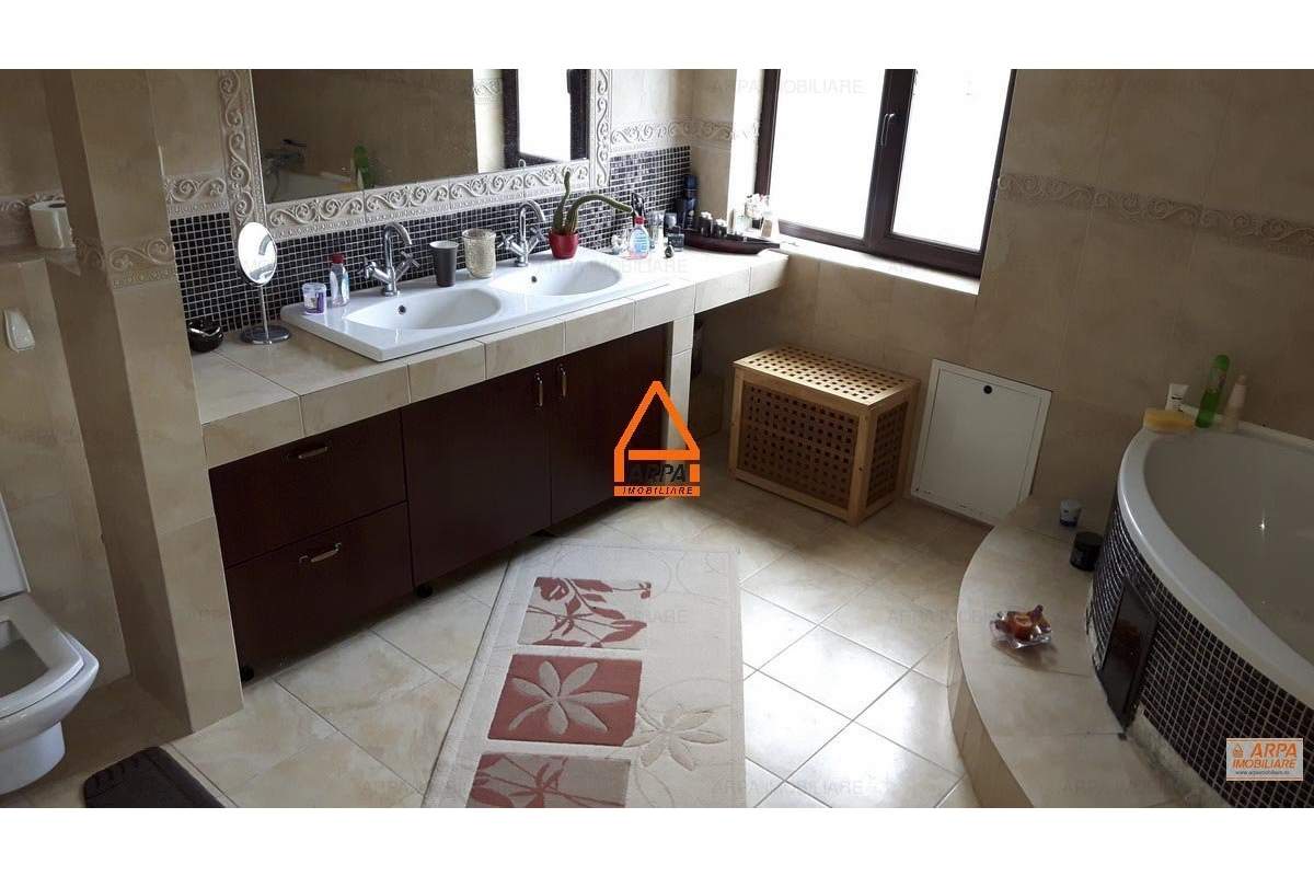 De inchiriat – Vila / Casa – 300 mp , 2500 mp teren – Bucium