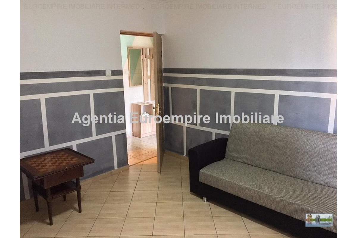 Garsoniera mobilata si utilata zona Far