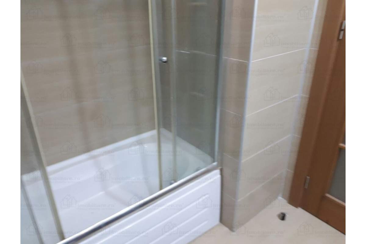 Inchiriere apartament 3 camere Cosmopolis - complet mobilat - 400eur
