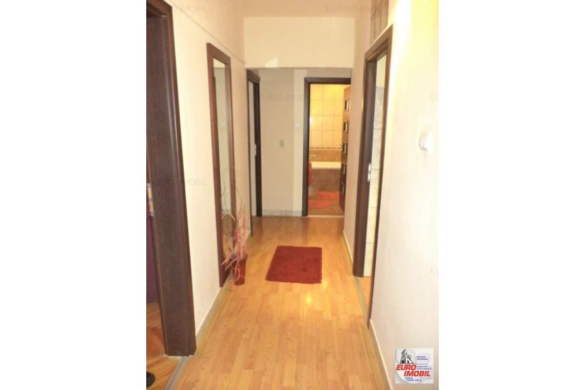  Inchiriere apartament cu 3 camere mobilat, utilat in zona Unirii