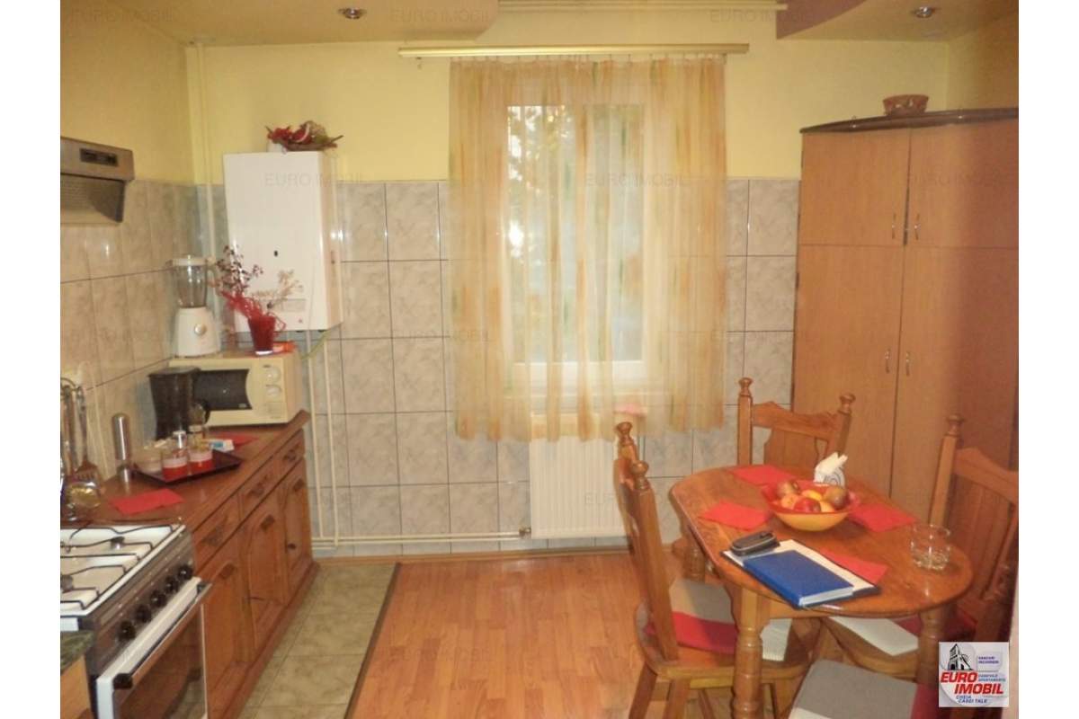  Inchiriere apartament cu 3 camere mobilat, utilat in zona Unirii