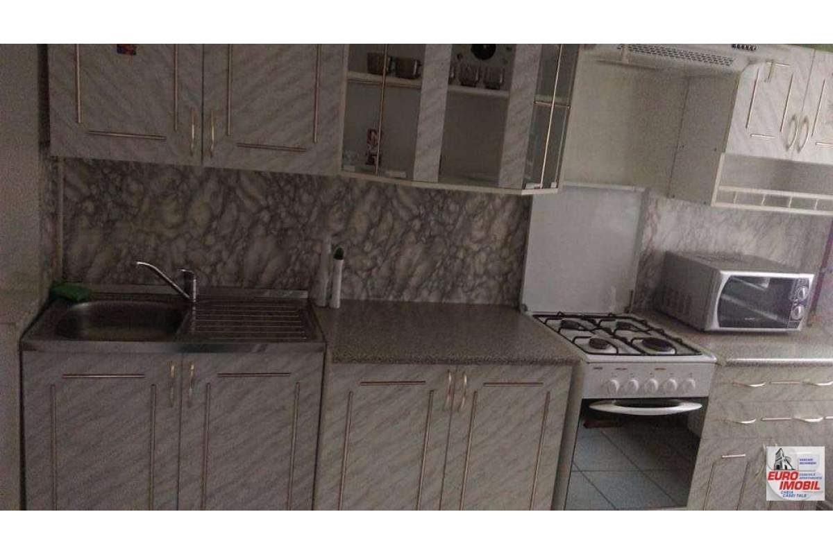 Inchiriere apartament cu 4 camere, mobilat, zona Tudor