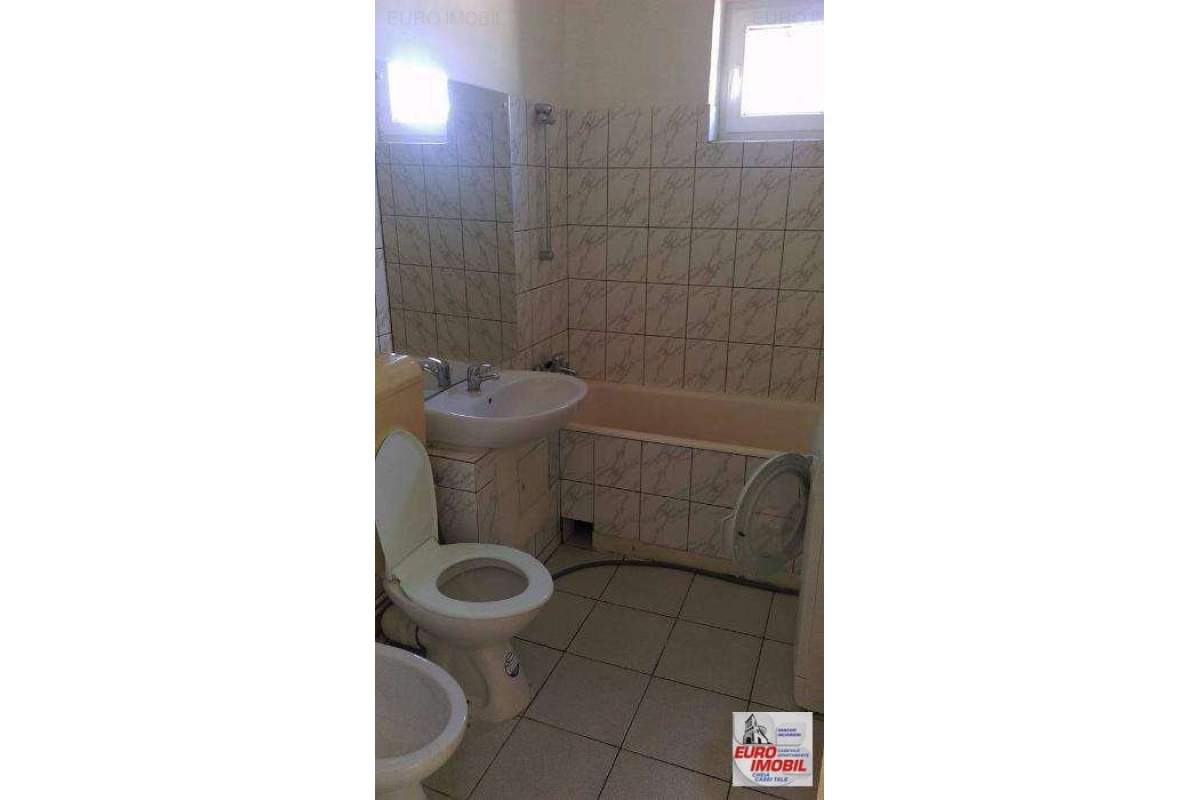 Inchiriere apartament cu 4 camere, mobilat, zona Tudor