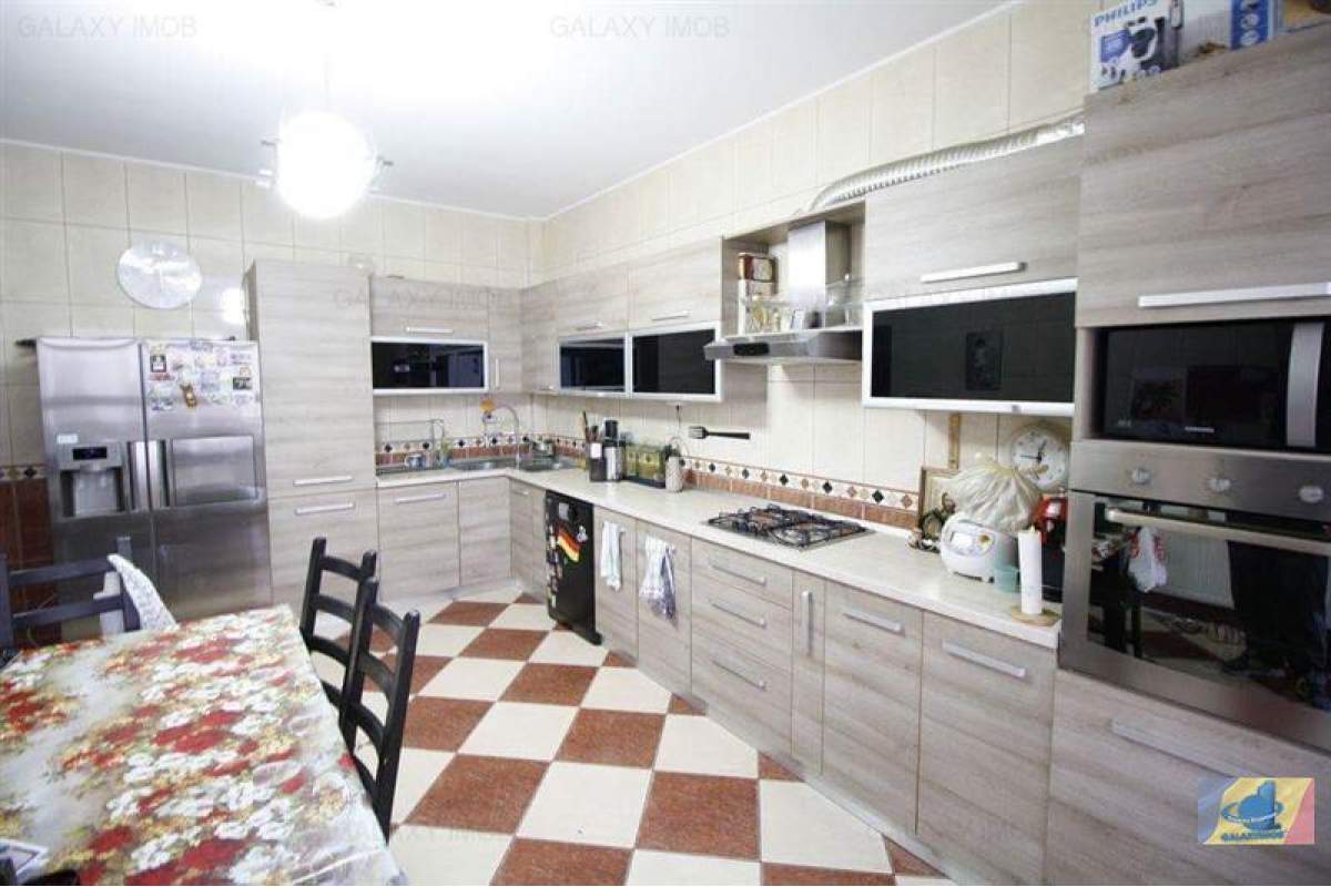 Inchiriere vila pretabila locuit sau firme , metrou Jiului