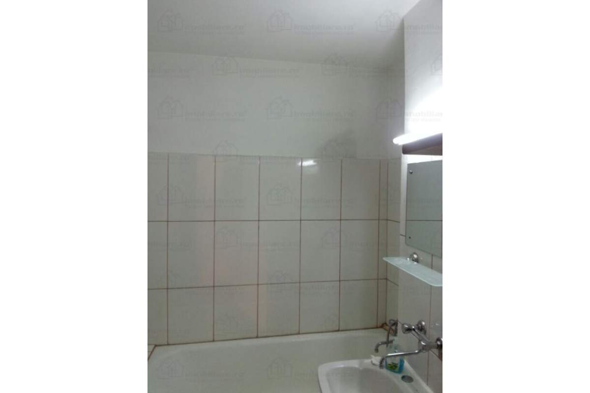  Inchiriez Apartament 2 camere decomandat cu centrala Zona Lipovei