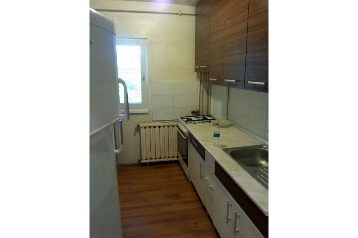  Inchiriez Apartament 2 camere decomandat cu centrala Zona Lipovei