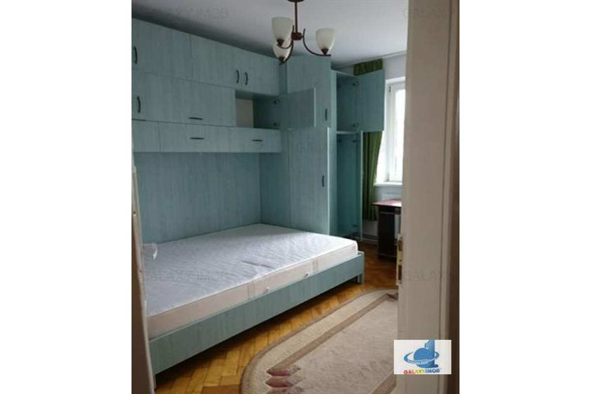 Inchiriez apartament 2 camere,zona ultracentrala