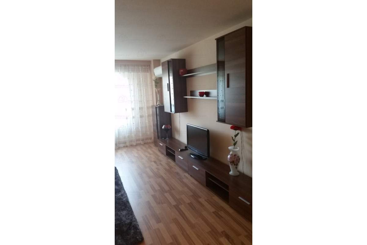  Inchiriez apartament 3 camere lux