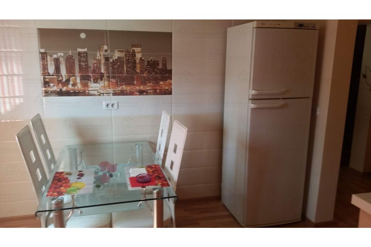  Inchiriez apartament 3 camere lux